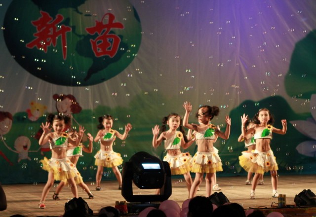 11舞蹈《小可爱》BI0E0077.JPG