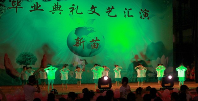 13手语《让爱住我家》BI0E0088.JPG