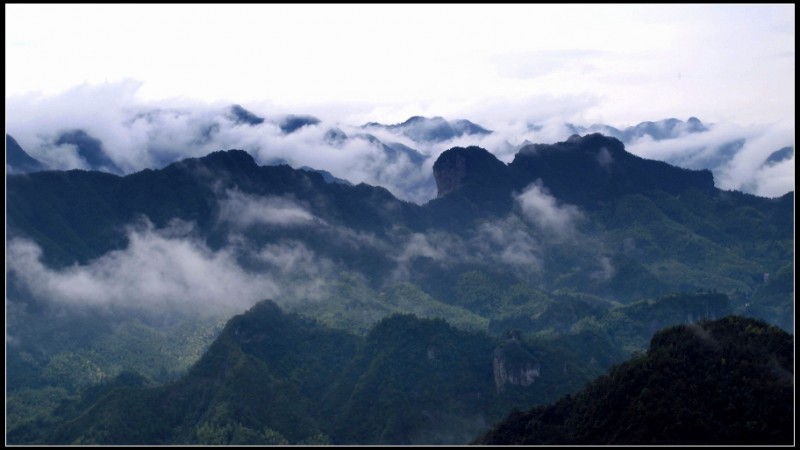 雾锁仙姑洞——2011.8.25.JPG