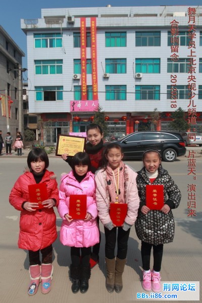 成员合影8×12五张.jpg