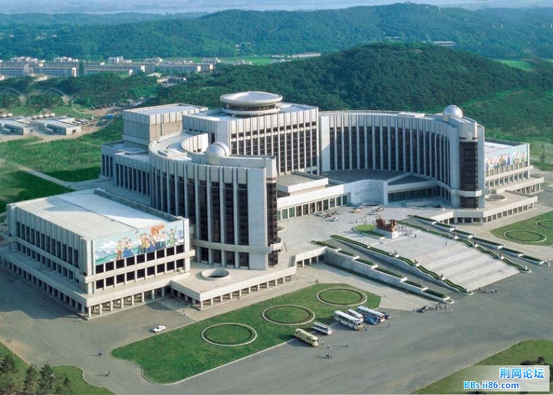 more-than-5000-students-attend-mangyongdae-schoolchildrens-palace-a-six-story-bu.jpg