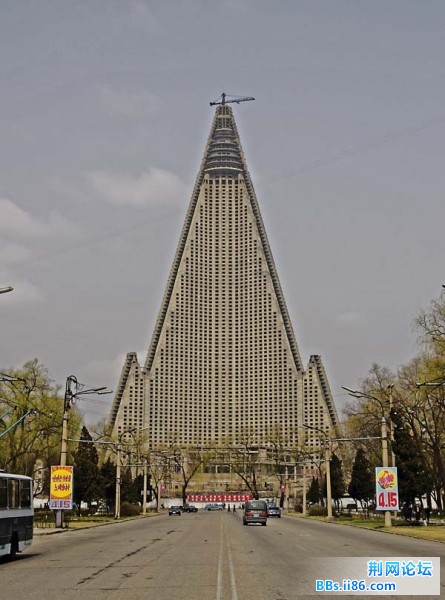 the-abandoned-construction-site-of-the-rygyong-hotel-construction-on-the-105-sto.jpg