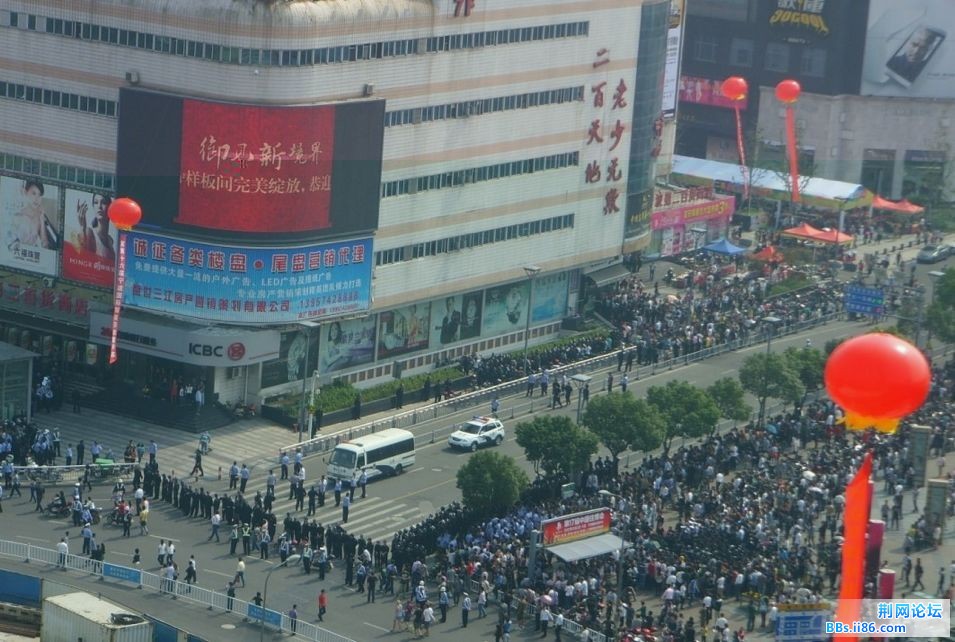 宁波天一广场发起的游行。貌似是26号