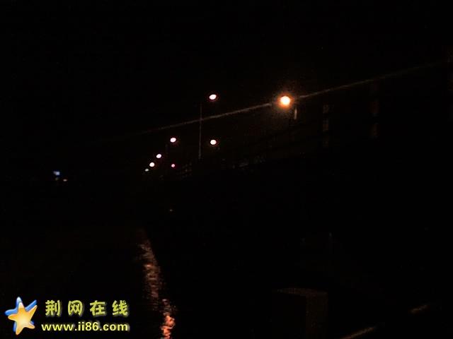晚上的大荆新溪大桥