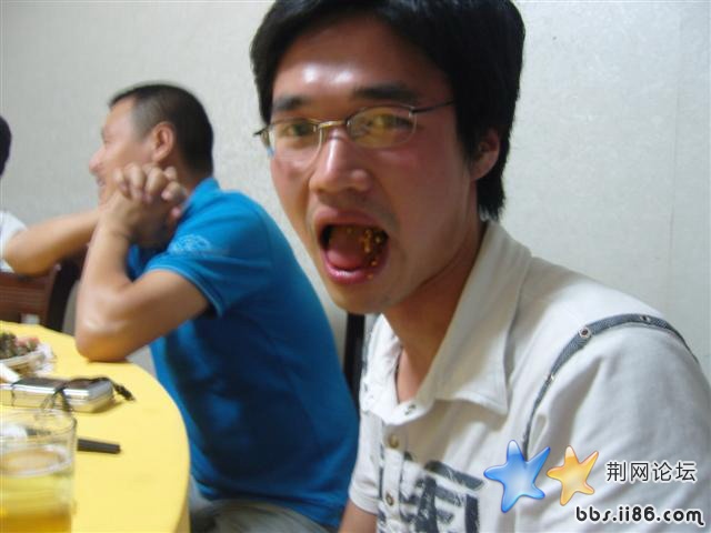 荆天兰苑吃辣椒.JPG