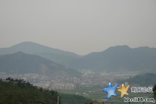 站在高岗看大荆.jpg