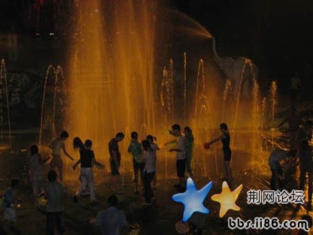 疯狂场面.jpg
