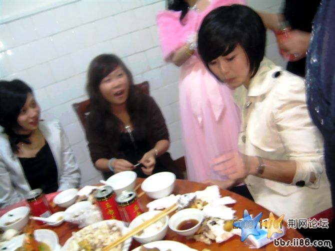 新娘桌的美女们.jpg