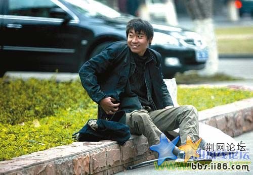 装傻了
