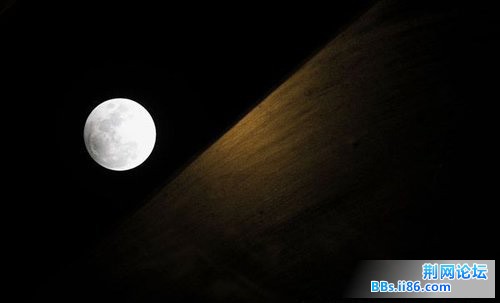 2月9日拍摄到的拉萨上空的皓月。.jpg