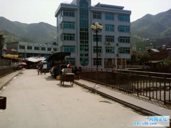 除了美字，无词形容