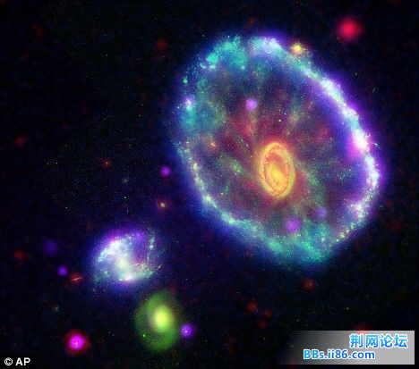 距离我们5亿光年远的万花筒星系.jpg