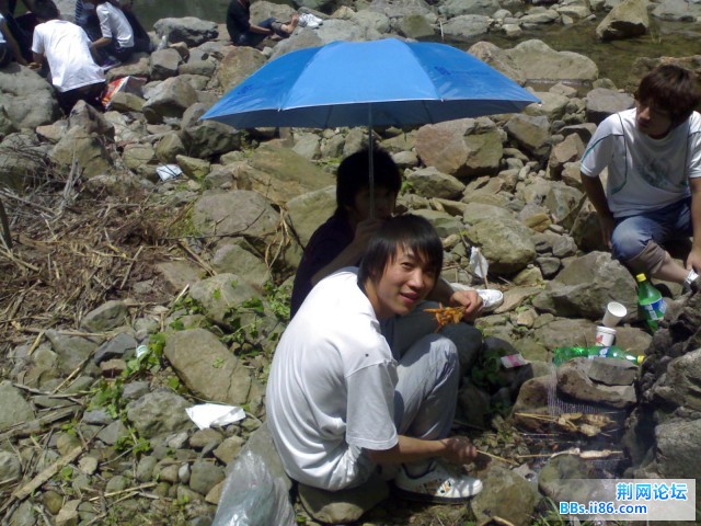面对镜头就傻笑的爱大.jpg