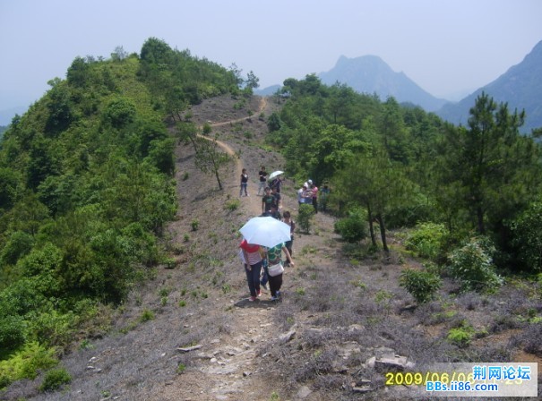 9路上最后一处的水源，大家又重新出发了.jpg