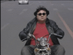我是帅哥我怕谁.gif