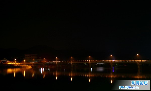 桥头夜景.jpg