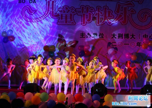 舞蹈《飞蹄声声》