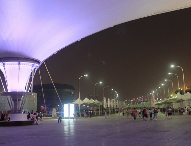 BI0E0721世博轴夜景6.JPG
