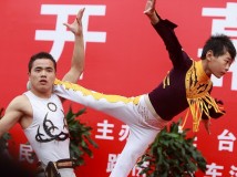 十岁孩童耍杂高手